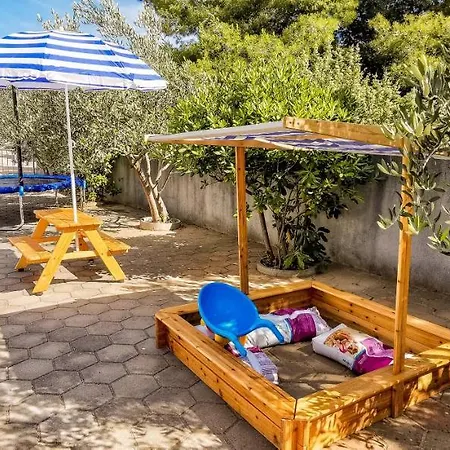 Nono Jure , Private Pool & Sauna Milna  Zewnętrze zdjęcie