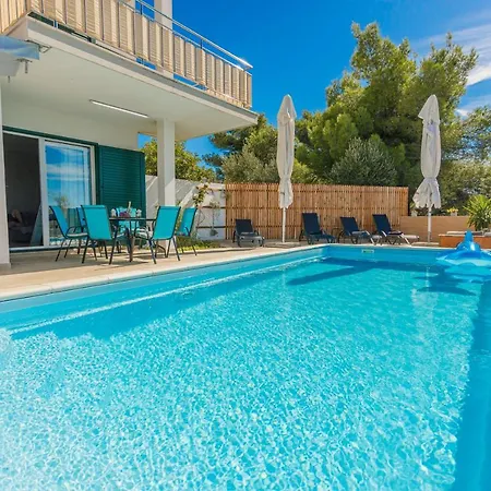 Nono Jure , Private Pool & Sauna Milna  Zewnętrze zdjęcie