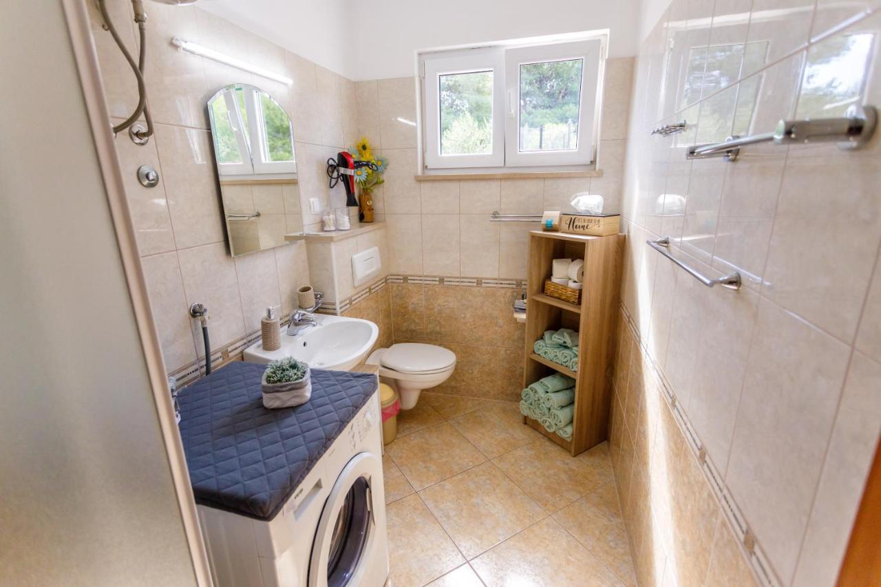 Semesterbostad Nono Jure , Private Pool & Sauna Milna (Brac)