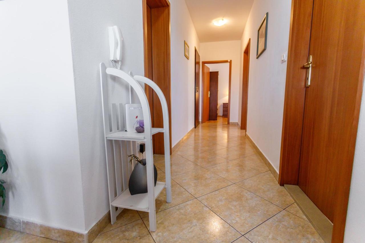 Počitniška hiša Nono Jure , Private Pool & Sauna Milna (Brac)